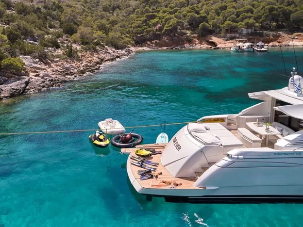 Crewed yacht holidays A Day in the Life on a Crewed Yacht: What to Expect